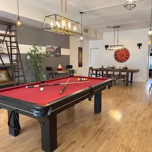 Vibrant 5-bed 5mins To Jarry Metro Appartement